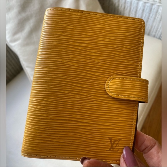 Louis Vuitton Epi Leather Agenda Passport Holder EUC with LV RULER - Picture 10 of 12